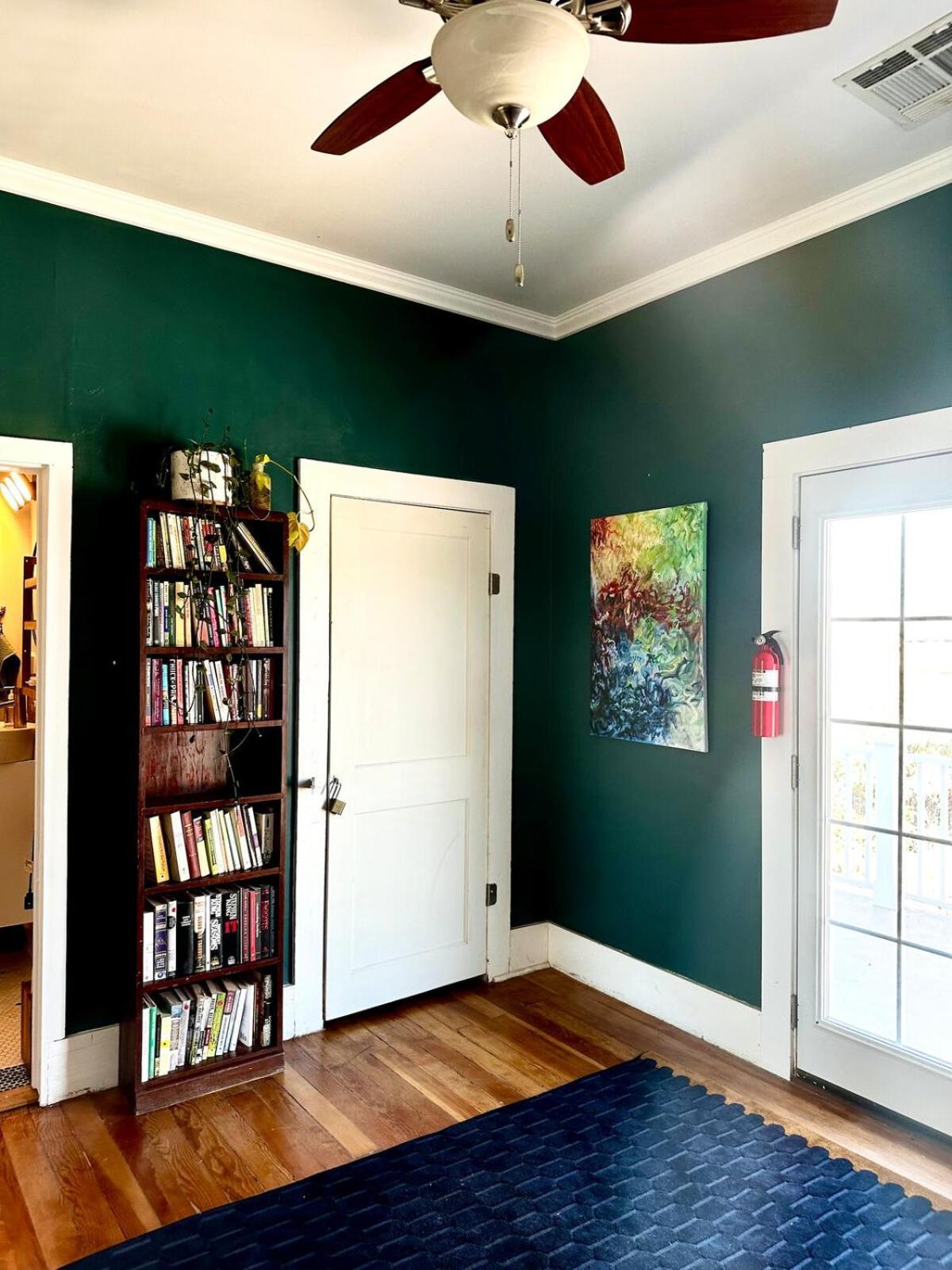 Oasis Downtown- One Of A Kind Historic Holiday home *