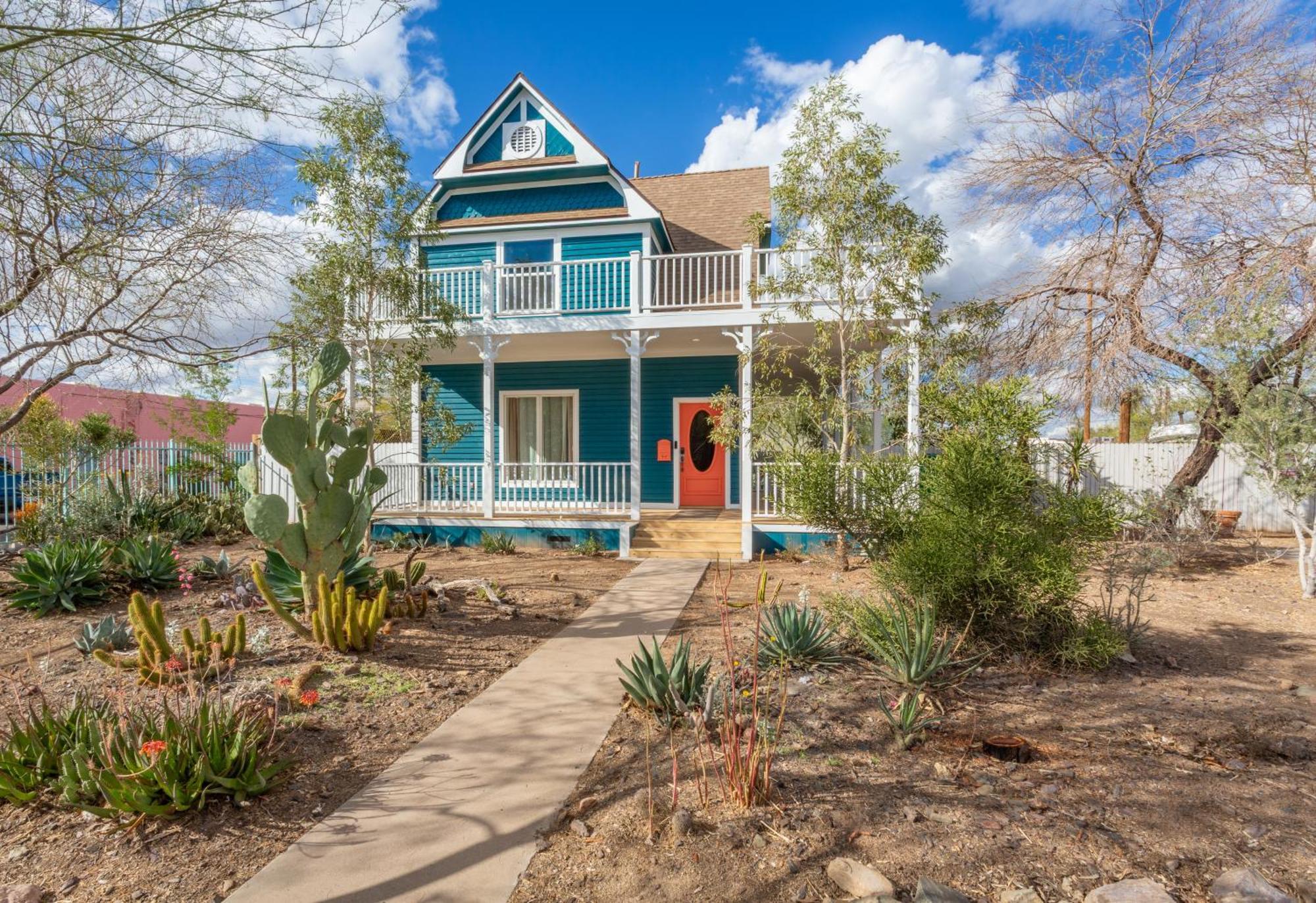 Oasis Downtown- One Of A Kind Historic Holiday home Phoenix